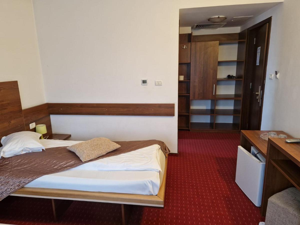 Pensiunea Carpe Diem Ramnicu Valcea Exterior foto