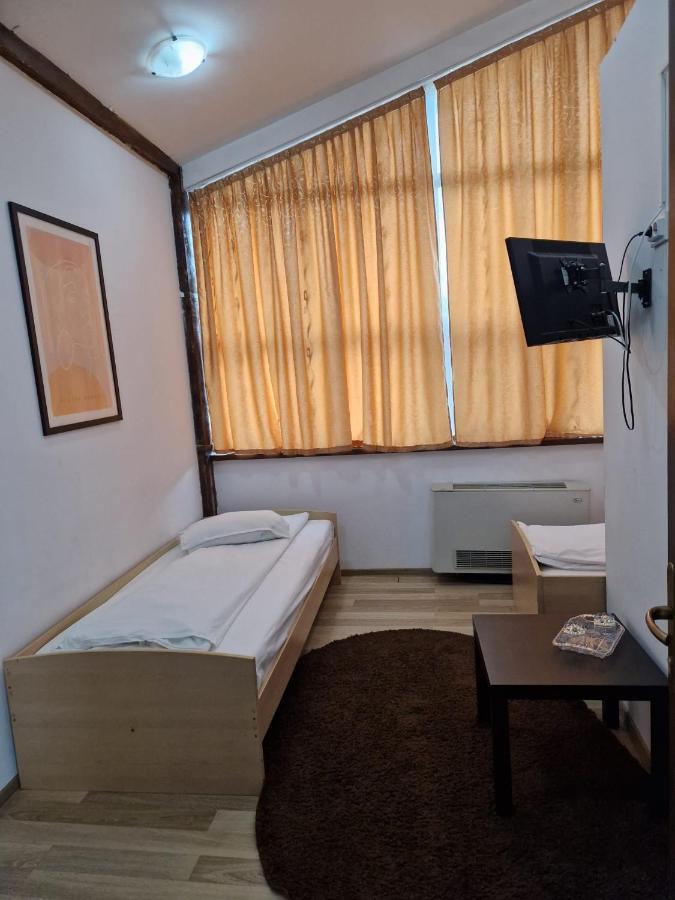 Pensiunea Carpe Diem Ramnicu Valcea Exterior foto